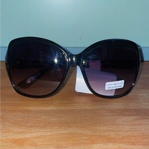 NWT Women’s Tommy Hilfiger Sunglasses